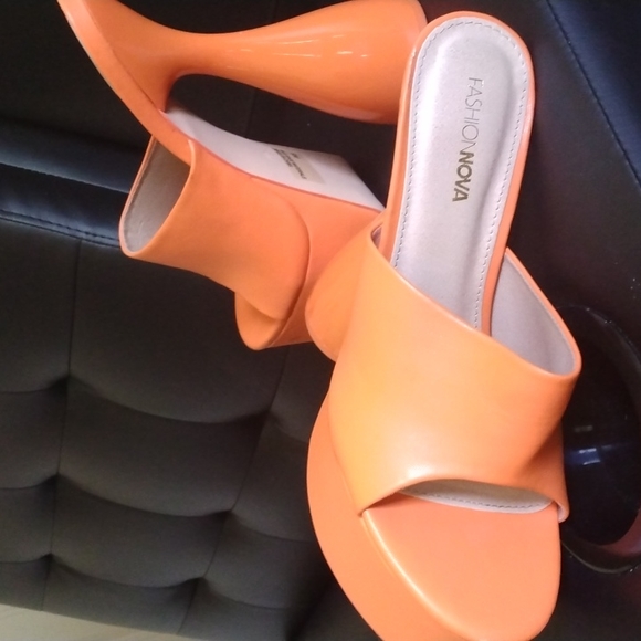 Fashion Nova heels size 9m...lowest price bundle n save - Picture 3 of 10